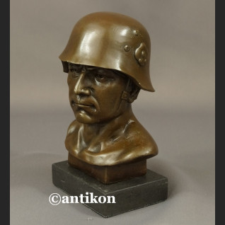 Figurka z brązu popiersie żołnierz w hełmie Figurka z brązu popiersie żołnierz w hełmie