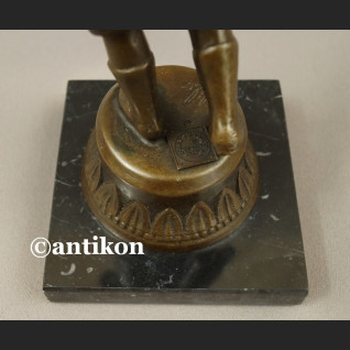 Figurka z brązu mały chłopiec i ptaszek wspaniała rzeźba 