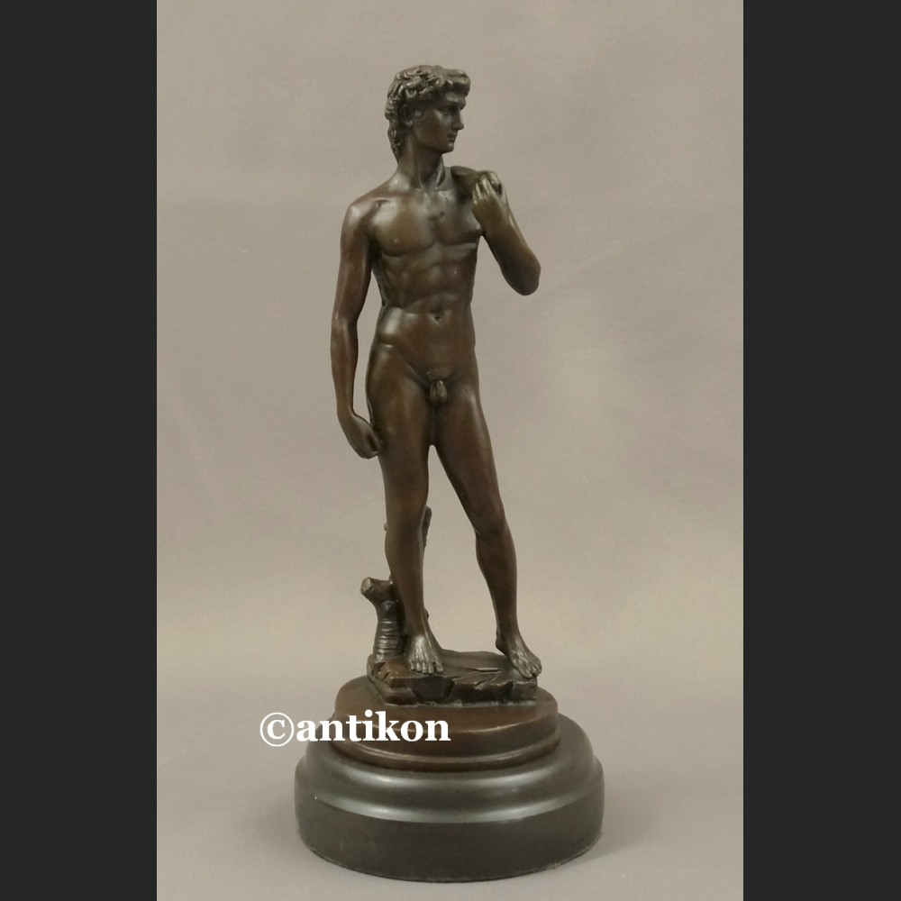 Rzeźba z brązu akt męski Dawid 