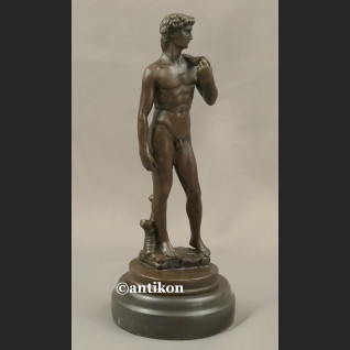 Rzeźba z brązu akt męski Dawid 