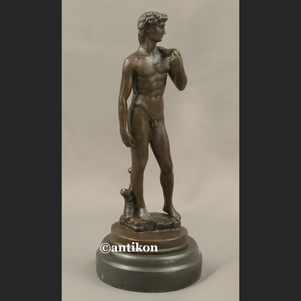 Rzeźba z brązu akt męski Dawid 