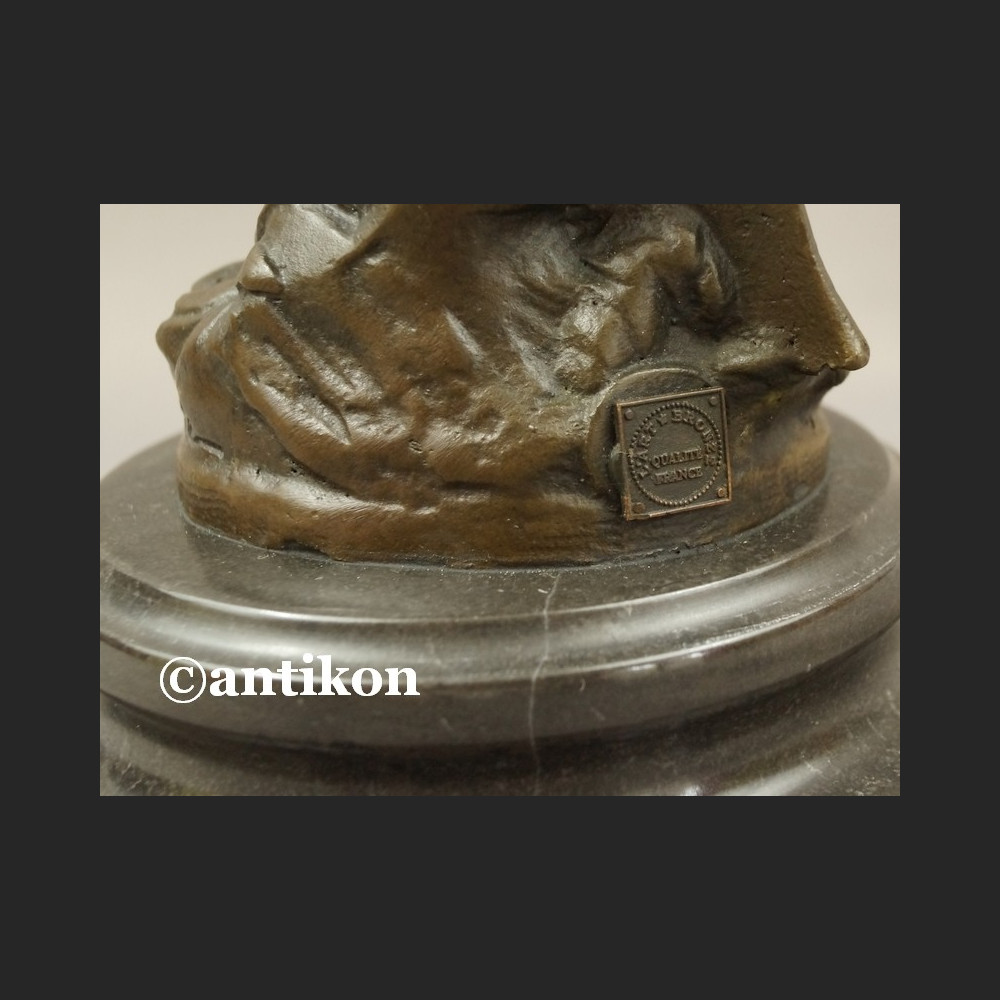 Rzeźba z brązu Ogrodniczka dziewczyna z koszem piękna figurka