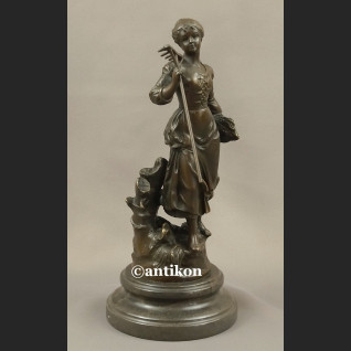 Rzeźba z brązu Żniwiarka dziewczyna z grabiami piękna figurka Rzeźba z brązu Żniwiarka dziewczyna z grabiami piękna figurka