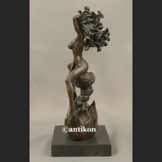 Rzeźba z brązu Ognista Tancerka niesamowita figurka