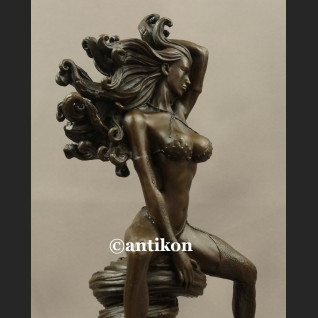 Rzeźba z brązu Ognista Tancerka niesamowita figurka