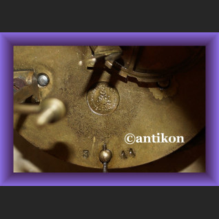 Zegar kominkowy stary onyksowy ze świecznikami Francja XIX wiek Zegar kominkowy stary onyksowy ze świecznikami Francja XIX wiek