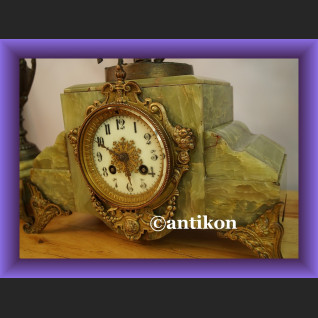 Zegar kominkowy stary onyksowy ze świecznikami Francja XIX wiek Zegar kominkowy stary onyksowy ze świecznikami Francja XIX wiek