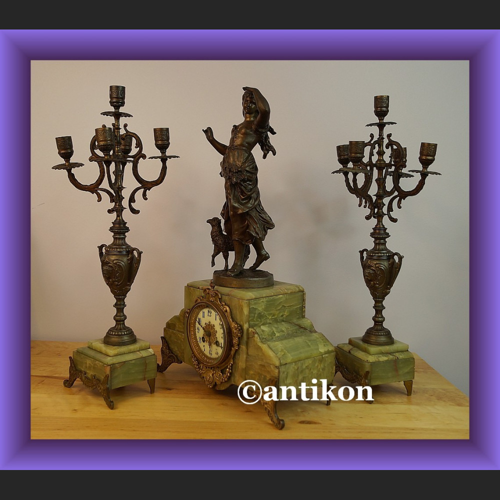 Zegar kominkowy stary onyksowy ze świecznikami Francja XIX wiek Zegar kominkowy stary onyksowy ze świecznikami Francja XIX wiek