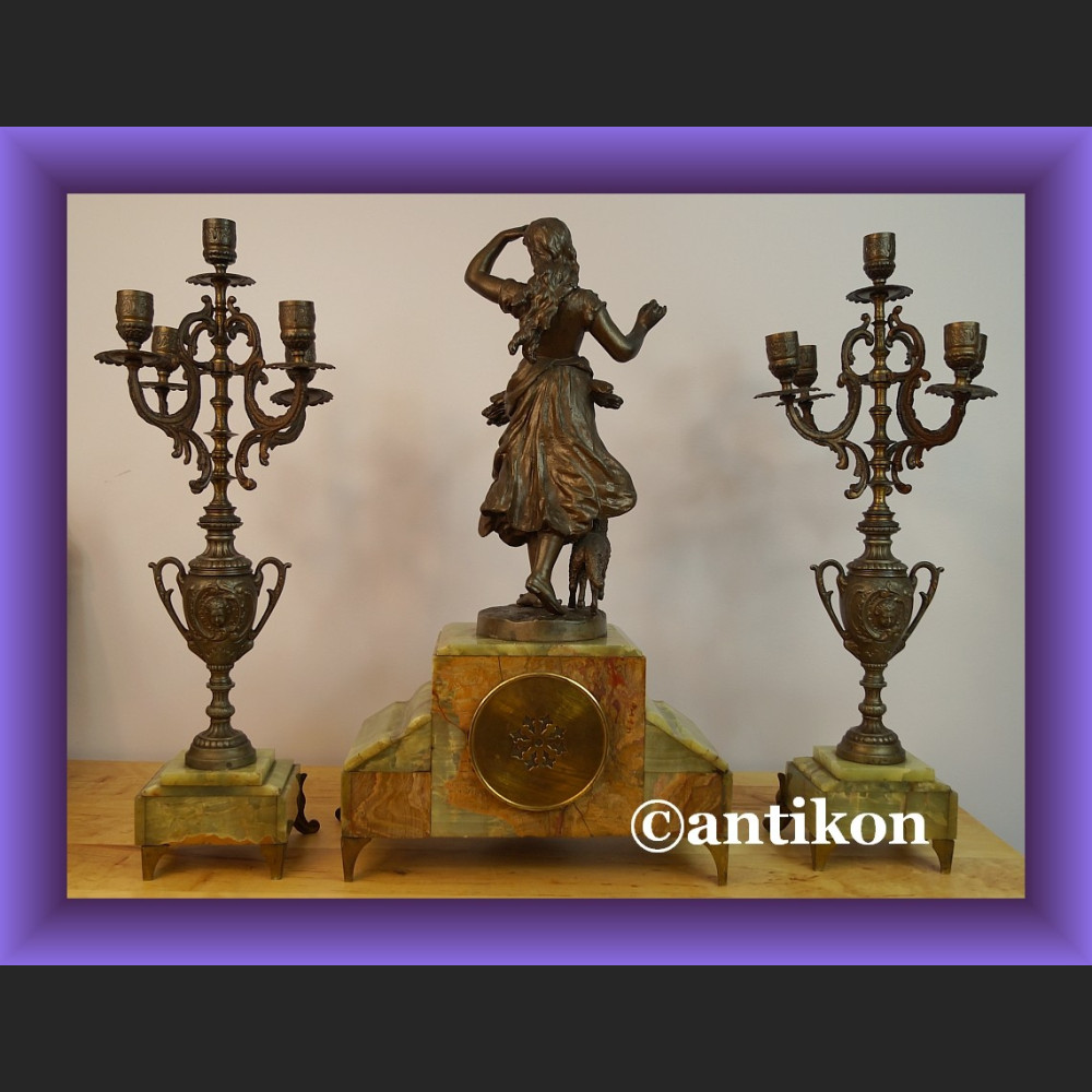 Zegar kominkowy stary onyksowy ze świecznikami Francja XIX wiek Zegar kominkowy stary onyksowy ze świecznikami Francja XIX wiek