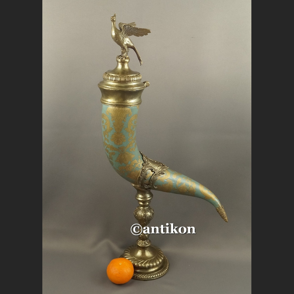 Róg obfitości na szczęście okuty brązem Róg obfitości na szczęście okuty brązem