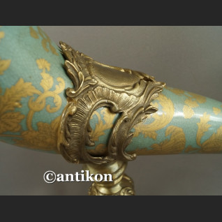 Róg obfitości na szczęście okuty brązem Róg obfitości na szczęście okuty brązem