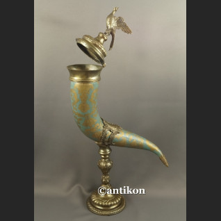 Róg obfitości na szczęście okuty brązem Róg obfitości na szczęście okuty brązem