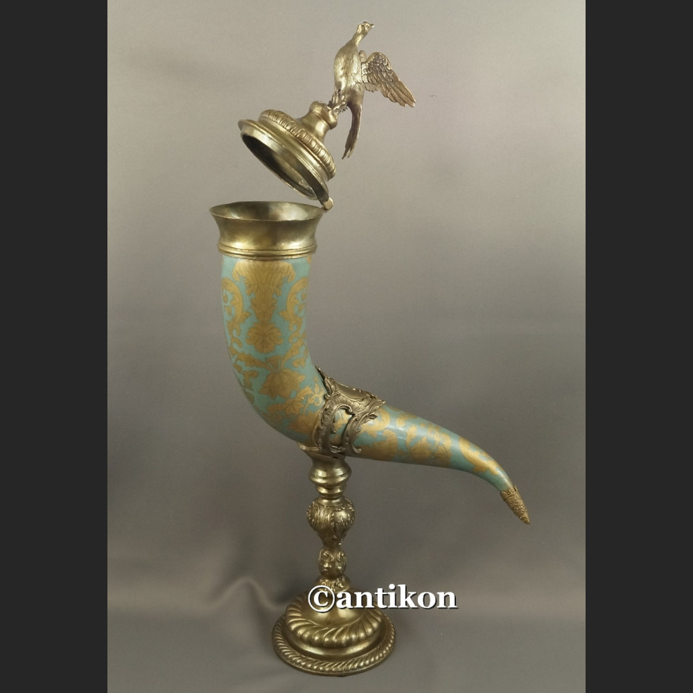 Róg obfitości na szczęście okuty brązem Róg obfitości na szczęście okuty brązem