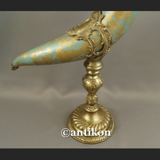 Róg obfitości na szczęście okuty brązem Róg obfitości na szczęście okuty brązem