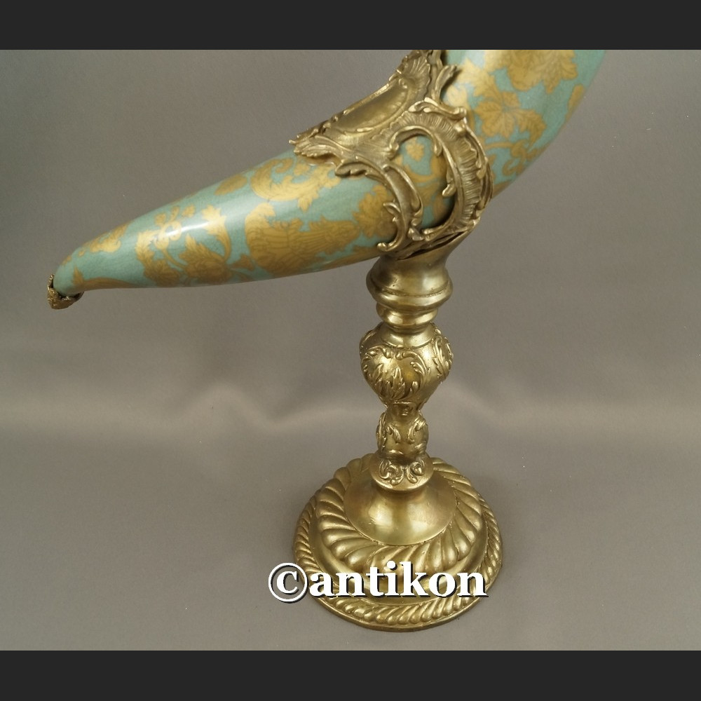 Róg obfitości na szczęście okuty brązem Róg obfitości na szczęście okuty brązem