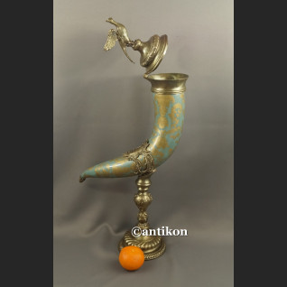 Róg obfitości na szczęście okuty brązem Róg obfitości na szczęście okuty brązem