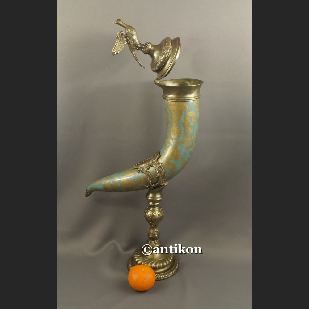 Róg obfitości na szczęście okuty brązem Róg obfitości na szczęście okuty brązem