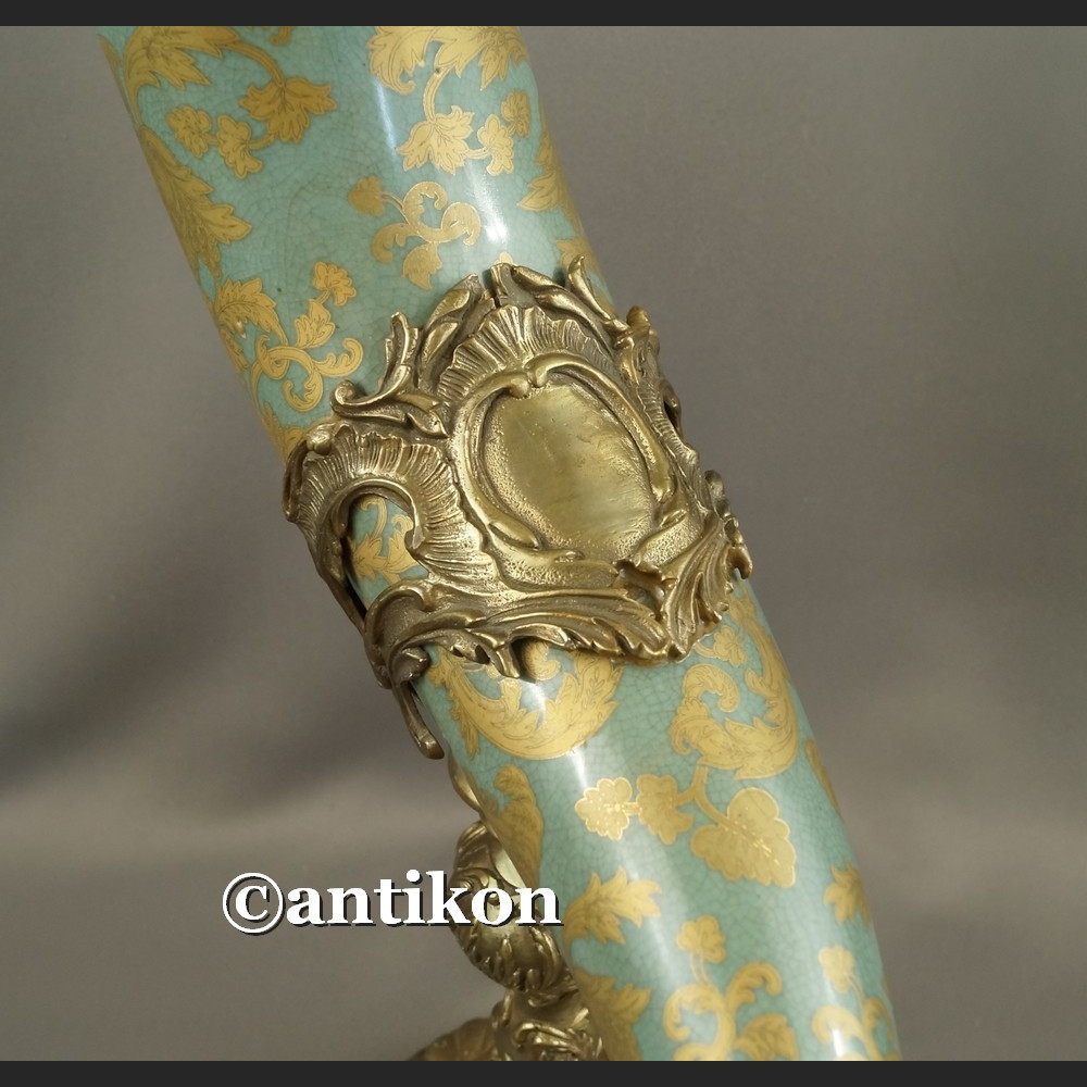 Róg obfitości na szczęście okuty brązem Róg obfitości na szczęście okuty brązem