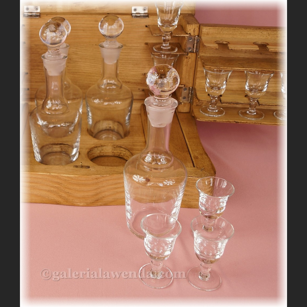 Barek przenośny kantyna podróżna Barek przenośny kantyna podróżna