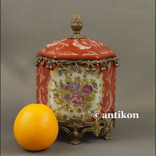 Herbatnica czerwona okuta brązem barokowa szkatuła Herbatnica czerwona okuta brązem barokowa szkatuła