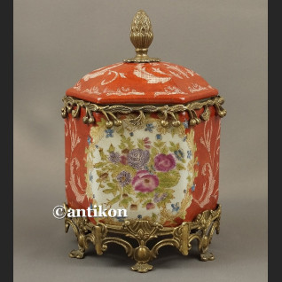 Herbatnica czerwona okuta brązem barokowa szkatuła