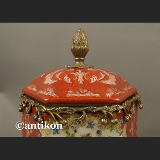 Herbatnica czerwona okuta brązem barokowa szkatuła Herbatnica czerwona okuta brązem barokowa szkatuła