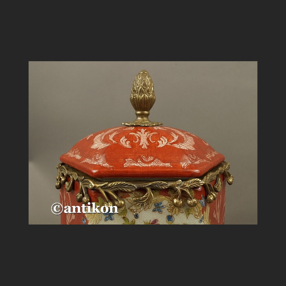 Herbatnica czerwona okuta brązem barokowa szkatuła Herbatnica czerwona okuta brązem barokowa szkatuła