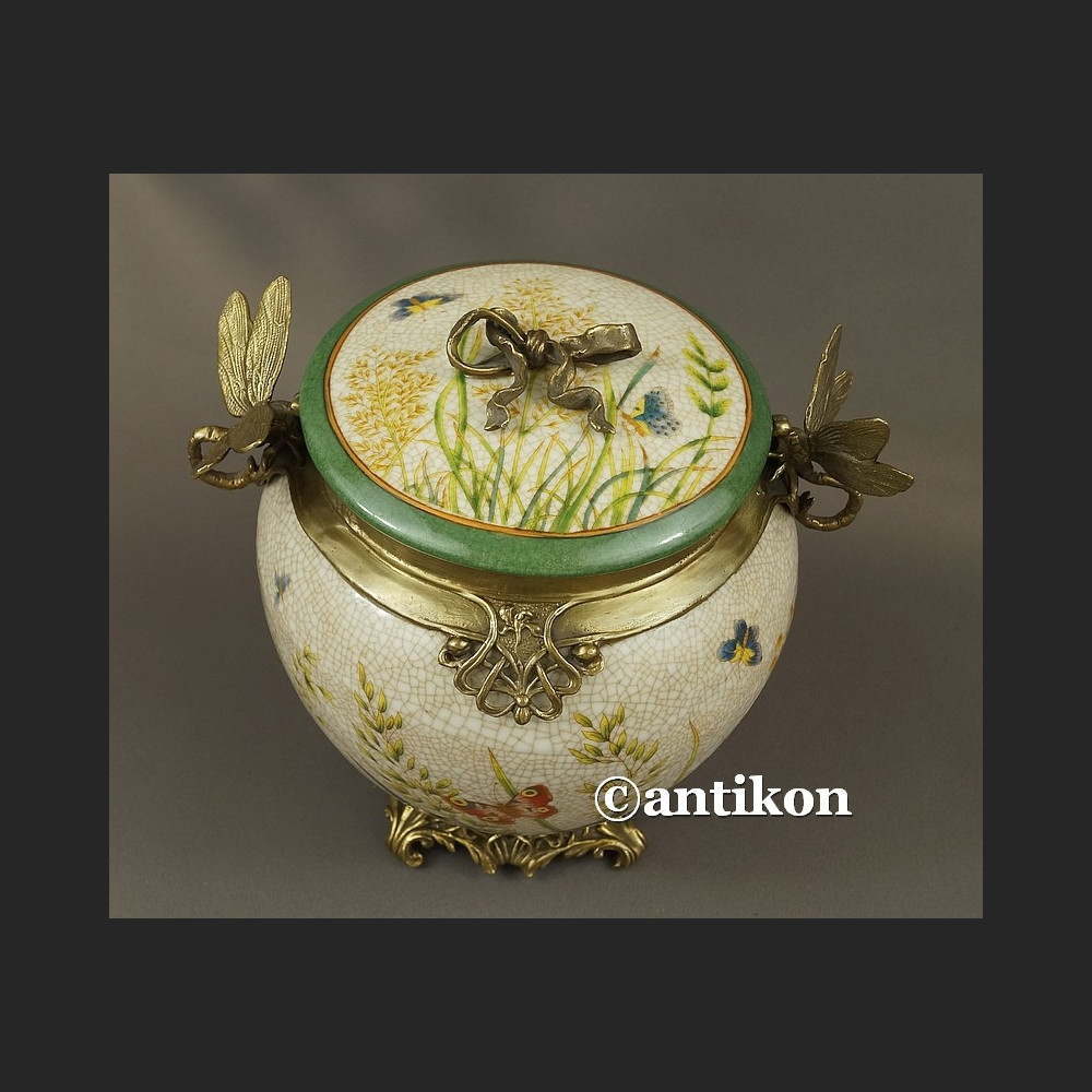 Secesyjna bomboniera okuta brązem szkatuła