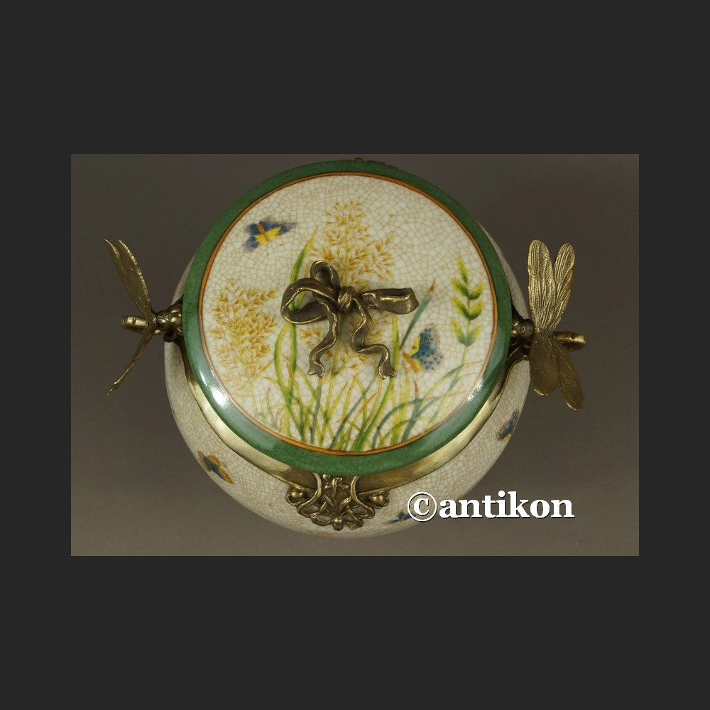 Secesyjna bomboniera okuta brązem szkatuła