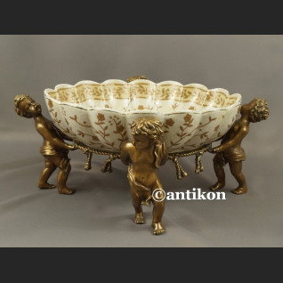 Patera z aniołami wielka barokowa porcelana okuta brązem Patera z aniołami wielka barokowa porcelana okuta brązem