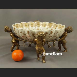 Patera z aniołami wielka barokowa porcelana okuta brązem Patera z aniołami wielka barokowa porcelana okuta brązem