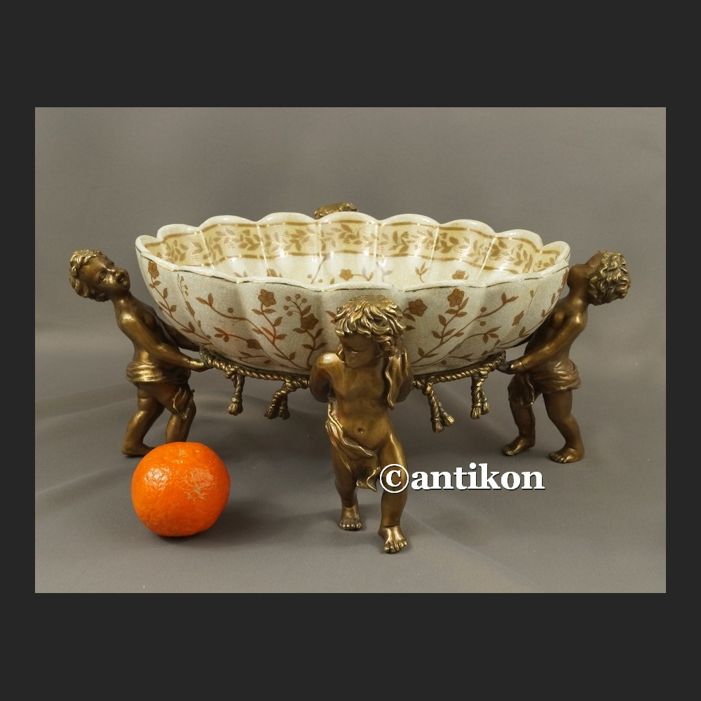 Patera z aniołami wielka barokowa porcelana okuta brązem Patera z aniołami wielka barokowa porcelana okuta brązem