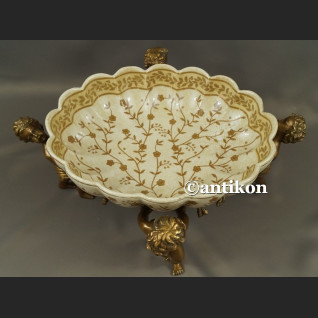 Patera z aniołami wielka barokowa porcelana okuta brązem Patera z aniołami wielka barokowa porcelana okuta brązem