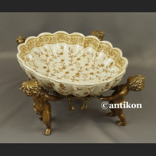 Patera z aniołami wielka barokowa porcelana okuta brązem Patera z aniołami wielka barokowa porcelana okuta brązem