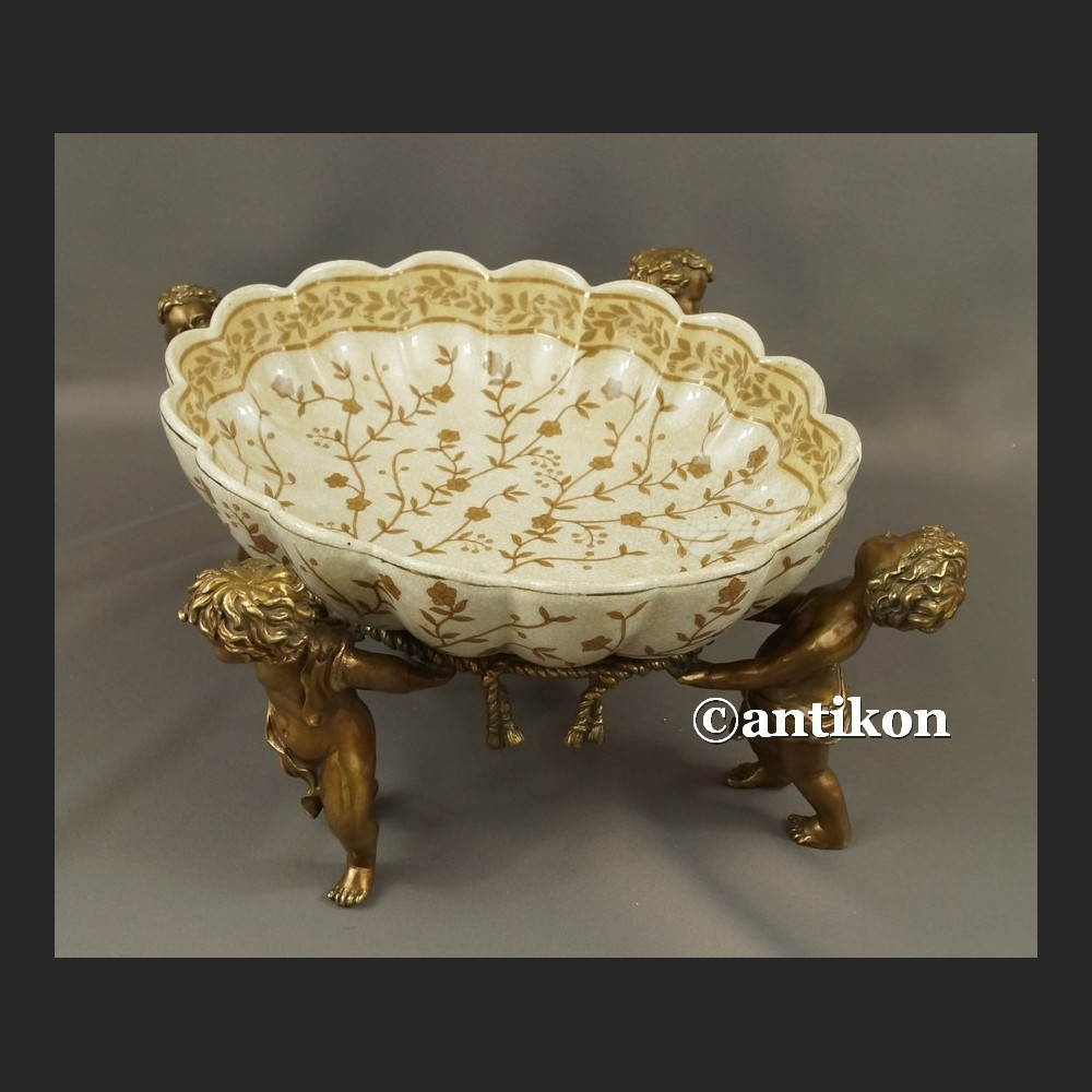 Patera z aniołami wielka barokowa porcelana okuta brązem Patera z aniołami wielka barokowa porcelana okuta brązem