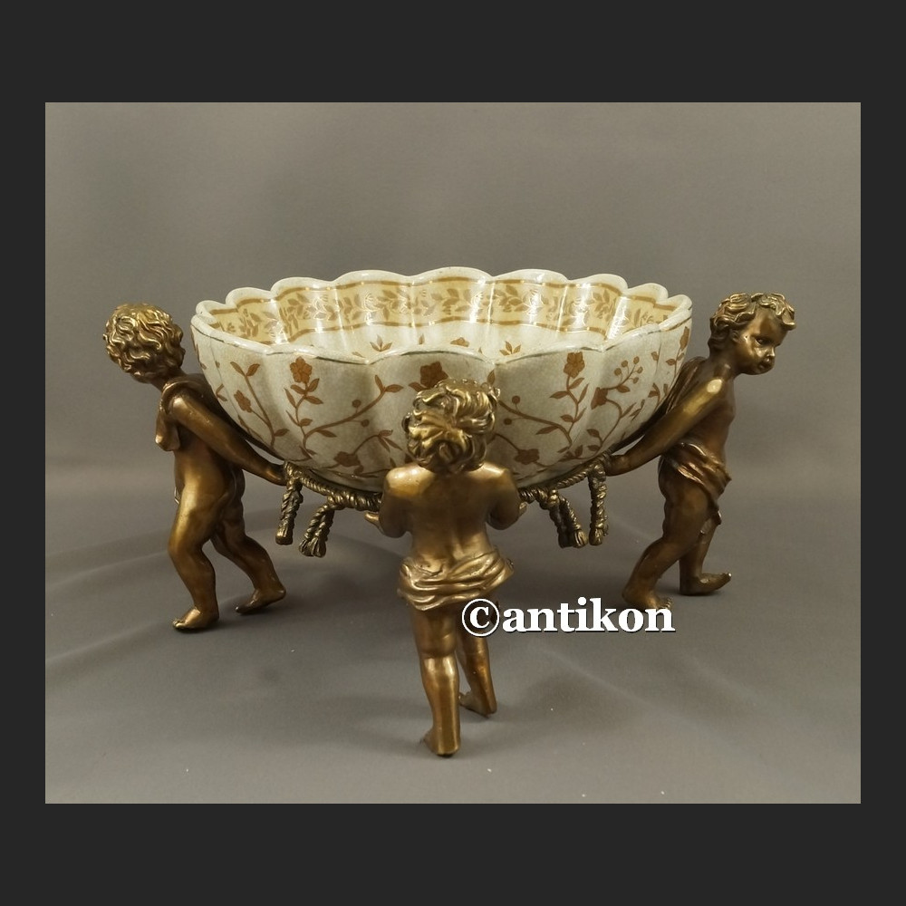 Patera z aniołami wielka barokowa porcelana okuta brązem Patera z aniołami wielka barokowa porcelana okuta brązem