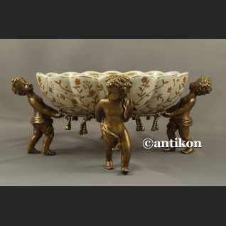 Patera z aniołami wielka barokowa porcelana okuta brązem Patera z aniołami wielka barokowa porcelana okuta brązem
