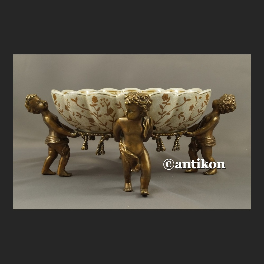 Patera z aniołami wielka barokowa porcelana okuta brązem Patera z aniołami wielka barokowa porcelana okuta brązem