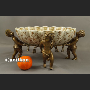 Patera z aniołami wielka barokowa porcelana okuta brązem Patera z aniołami wielka barokowa porcelana okuta brązem