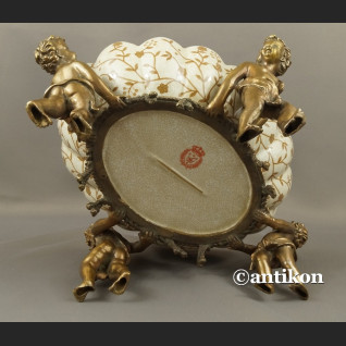 Patera z aniołami wielka barokowa porcelana okuta brązem Patera z aniołami wielka barokowa porcelana okuta brązem