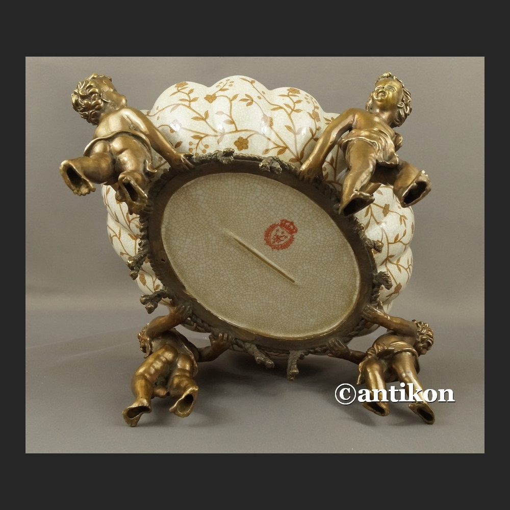 Patera z aniołami wielka barokowa porcelana okuta brązem Patera z aniołami wielka barokowa porcelana okuta brązem
