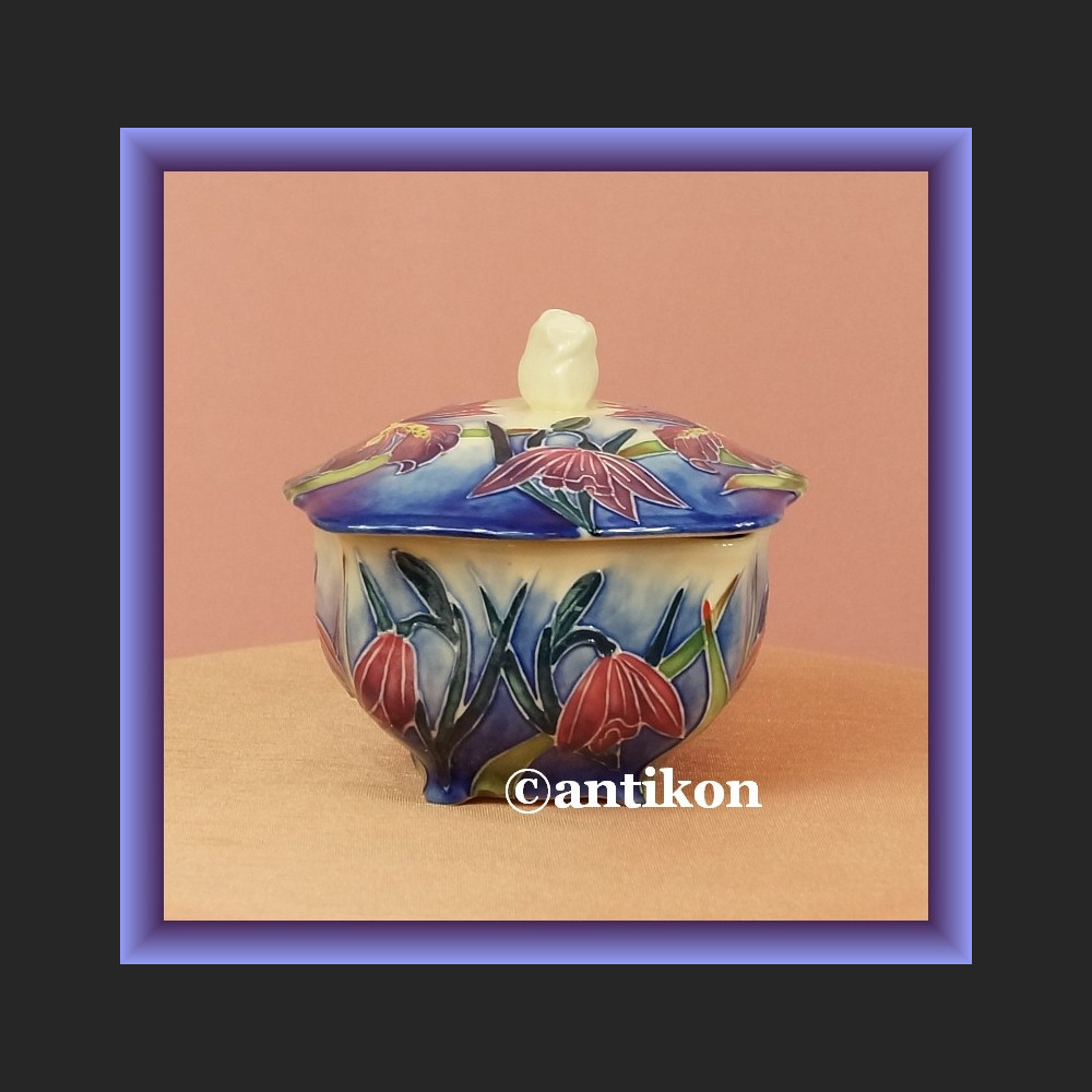 Porcelanowa cukierniczka ręcznie malowana bomboniera