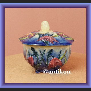 Porcelanowa cukierniczka ręcznie malowana bomboniera