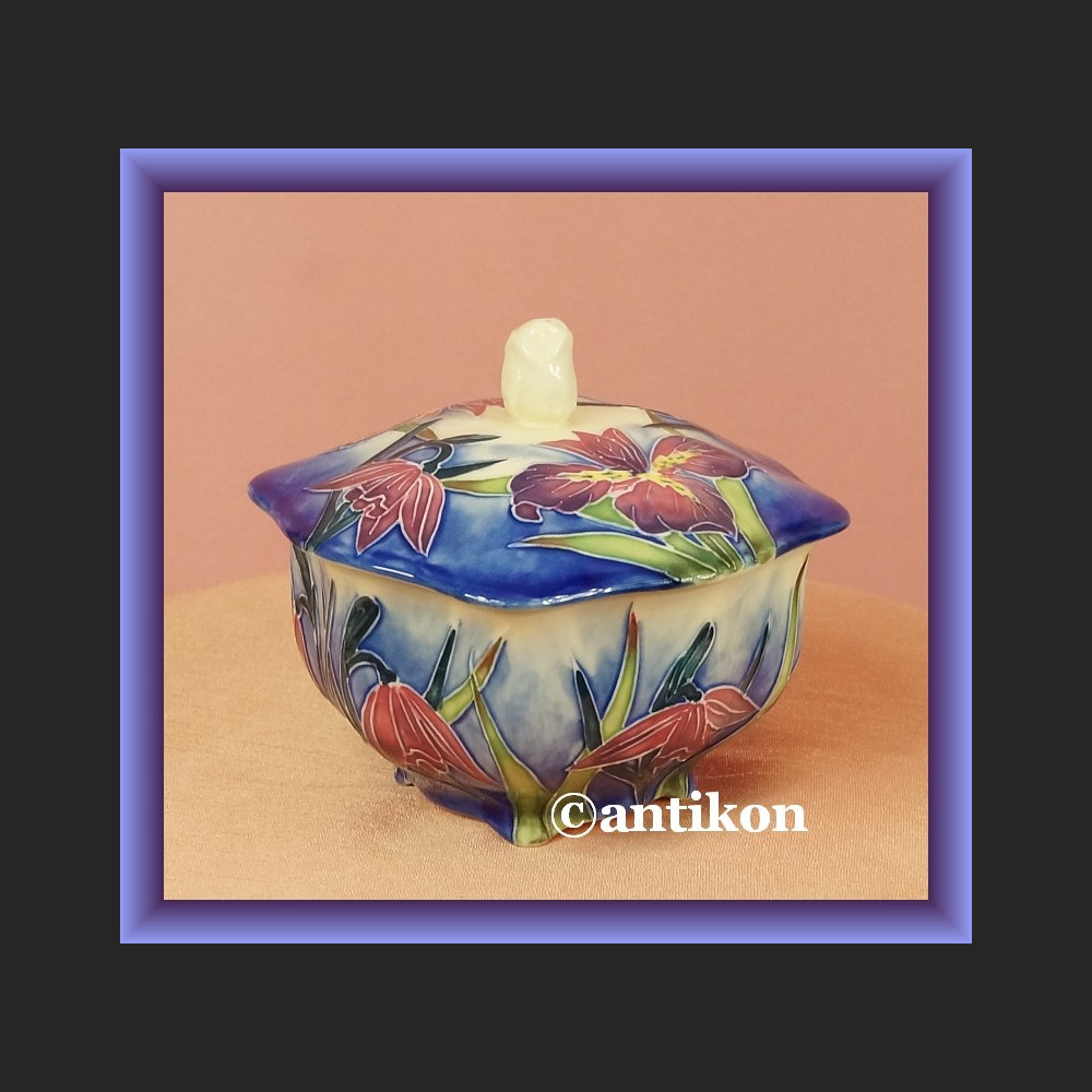 Porcelanowa cukierniczka ręcznie malowana bomboniera