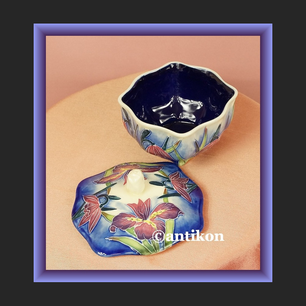 Porcelanowa cukierniczka ręcznie malowana bomboniera