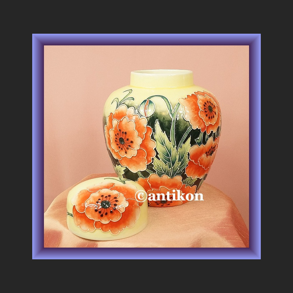 Wazon z porcelany ręcznie malowany kwiaty maki Wazon z porcelany ręcznie malowany kwiaty maki