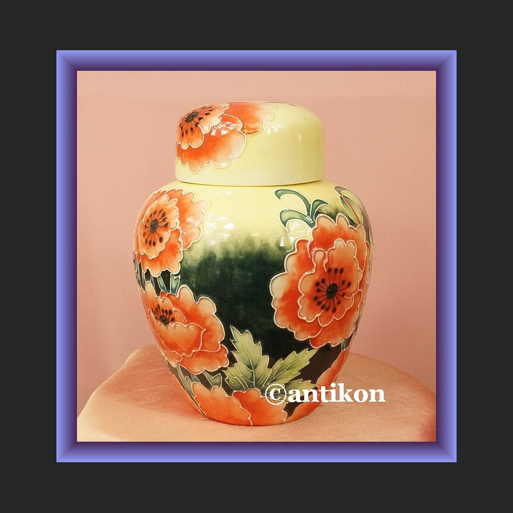 Wazon z porcelany ręcznie malowany kwiaty maki Wazon z porcelany ręcznie malowany kwiaty maki