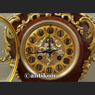 Stary zegar kominkowy w stylu Boulle Stary zegar kominkowy w stylu Boulle