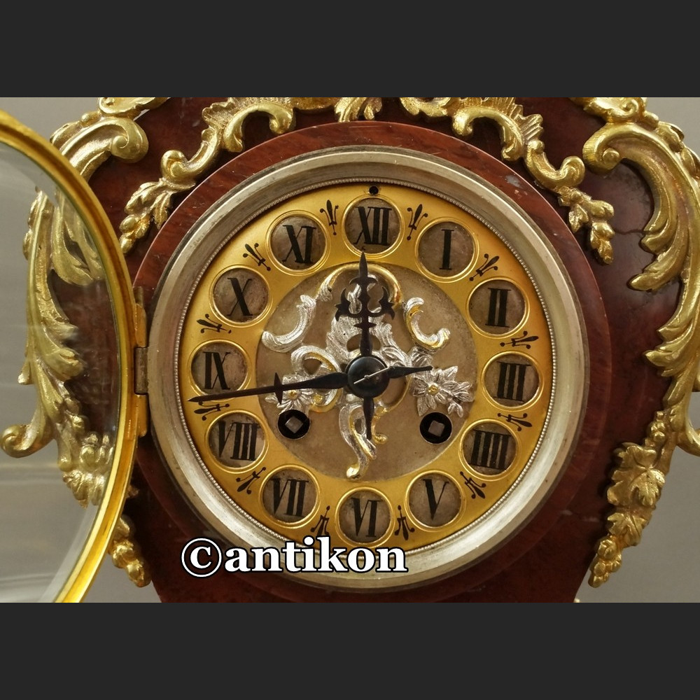 Stary zegar kominkowy w stylu Boulle Stary zegar kominkowy w stylu Boulle