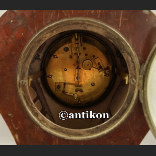 Stary zegar kominkowy w stylu Boulle Stary zegar kominkowy w stylu Boulle